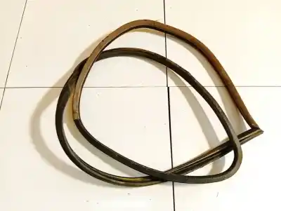 Pezzo di ricambio per auto di seconda mano gomma contorno porta per audi a6 avant (c4) 2.5 tdi riferimenti oem iam   