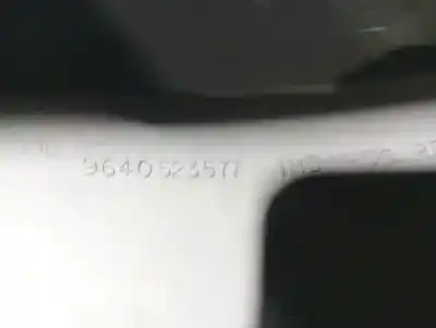 Автозапчасти б/у передние молдинги за peugeot 206 fastback (2a/c) 1.4 hdi eco 70 ссылки oem iam 9640523577  