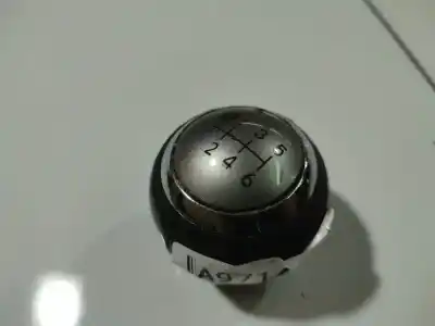 Second-hand car spare part gear lever knob for toyota auris, i e15 2006.10 - 2012.10 2.0l 93kw d-4d 2006.10 - 2012.10 oem iam references    Second-hand car spare part gear lever knob for toyota auris, i e15 2006.10 - 2012.10 2.0l 93kw d-4d 2006.10 - 2012.10 oem iam references