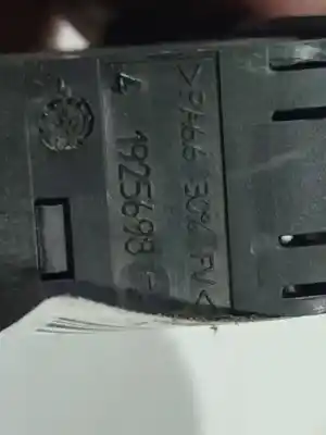 Second-hand car spare part headlights switch for peugeot 406 (8b) 2.0 hdi 110 oem iam references 1925698  1925698