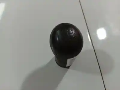 Second-hand car spare part gear lever knob for toyota corolla verso (zer_, zze12_, r1_) 2.0 d-4d (cur10_) oem iam references 