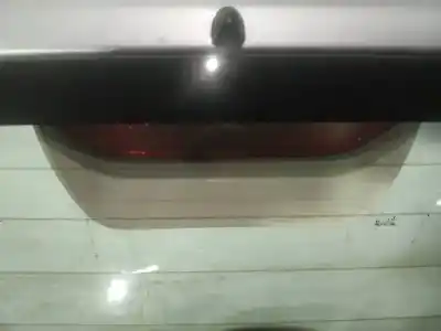 Peça sobressalente para automóvel em segunda mão farolim de travão central por hyundai getz (tb) 1.3 referências oem iam 