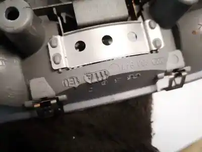 Автозапчастина б/у внутрішне світло для audi a3 (8l1) 1.9 tdi посилання на oem iam 8d0947111a  