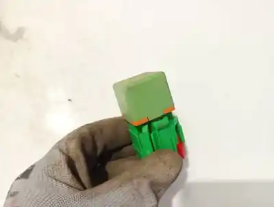 Second-hand car spare part relay for porsche 968 descapotable 3.0 oem iam references 