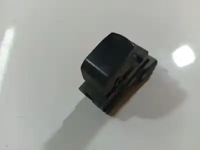 Second-hand car spare part left front power window switch for suzuki swift iii (mz, ez) 1.3 (rs 413) oem iam references 62j002215t Second-hand car spare part left front power window switch for suzuki swift iii (mz, ez) 1.3 (rs 413) oem iam references 62j002215t