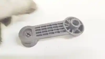 Pezzo di ricambio per auto di seconda mano maniglia alzacristalli anteriore sinistro per suzuki swift iii (mz, ez) 1.3 (rs 413) riferimenti oem iam   