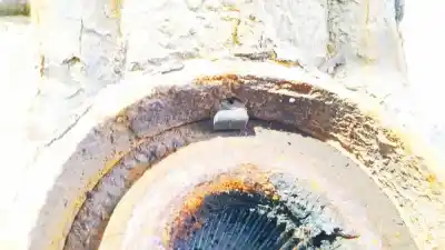 Second-hand car spare part front right knuckle for nissan bluebird hatchback (t72, t12) 1.6 oem iam references   