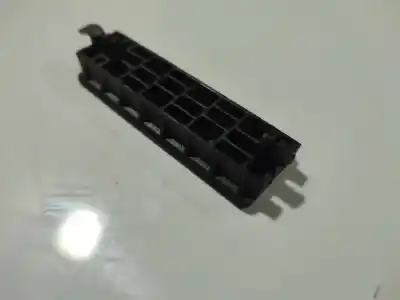 Pezzo di ricambio per auto di seconda mano plastica per ford focus iii 1.6 tdci riferimenti oem iam   