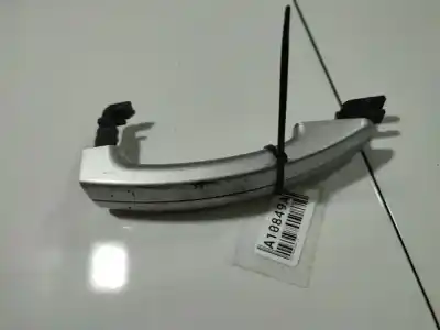 Peça sobressalente para automóvel em segunda mão puxador exterior dianteiro esquerdo por ford focus iii 1.6 tdci referências oem iam 