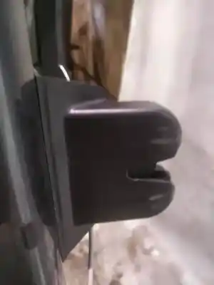 Peça sobressalente para automóvel em segunda mão fechadura do mala por audi a2 (8z0) 1.4 referências oem iam 