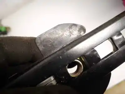 Автозапчастина б/у передній правий гачок для audi a4 b6 (8e2) 2.5 tdi quattro посилання на oem iam 8e0857833a  