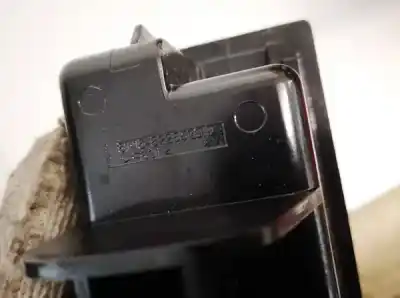 Peça sobressalente para automóvel em segunda mão cinzeiro por bmw 3 touring (e46) 318 d referências oem iam 82255299  6116-82255299