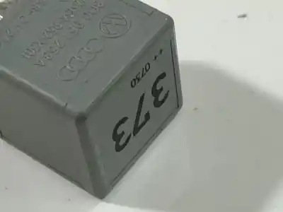 Pezzo di ricambio per auto di seconda mano relè per audi a3 (8p1) 1.6 riferimenti oem iam 8d0951253a  8d0.951 253a, v23134-b52-x301, v23134b52x301
