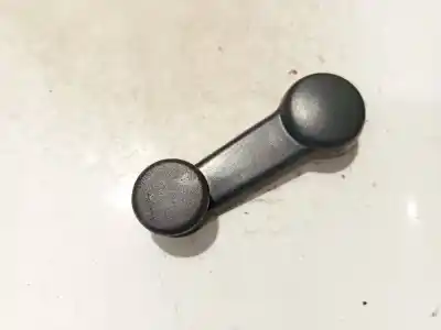 Pezzo di ricambio per auto di seconda mano maniglia alzacristalli anteriore sinistro per audi 200 c2 sedán (437, 438) 2.1 5e riferimenti oem iam 