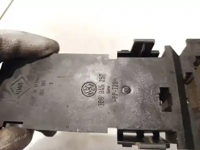 Автозапчасти б/у подставка для лампы за volkswagen passat b5 variant (3b5) 1.9 tdi ссылки oem iam 3b9945257  