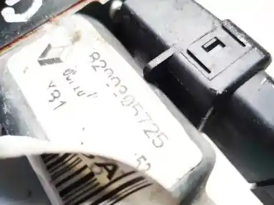 Pièce détachée automobile d'occasion moteur lève vitre avant droit pour renault espace iv (jk0/1_) 2.0 (jk0a, jk1d, jk0n) références oem iam 8200305725  