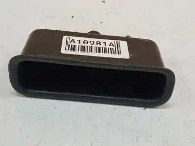 Peça sobressalente para automóvel em segunda mão plásticos por toyota corolla verso (zer_, zze12_, r1_) 2.0 d-4d (cur10_) referências oem iam 748150f010