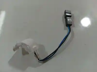 Second-hand car spare part licence plate light for skoda superb ii (3t4) 1.9 tdi oem iam references 8d0972643