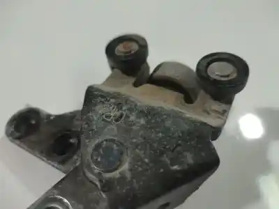 Second-hand car spare part support / sliding door guide for mazda 5 (cr19) 2.0 cd (cr19) oem iam references   