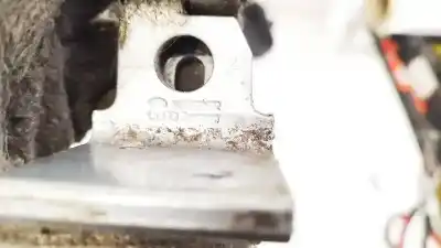 Автозапчасти б/у дверной фиксатор за audi a4 b5 (8d2) 1.9 tdi ссылки oem iam 8d0833402  