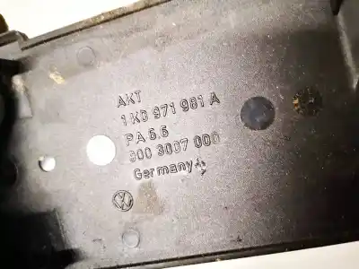 Pezzo di ricambio per auto di seconda mano plastica per audi a3 (8p1) 1.9 tdi riferimenti oem iam 1k0971981a  9003007000