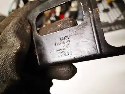 Pezzo di ricambio per auto di seconda mano plastica per audi a3 (8p1) 1.9 tdi riferimenti oem iam 8p0809589  