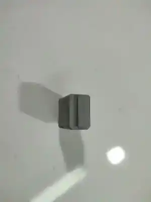 Second-hand car spare part relay for toyota ipsum (_m2_) 2.0 d (clm20_) oem iam references 13100504