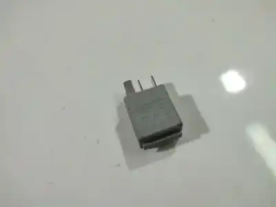 Second-hand car spare part relay for toyota ipsum (_m2_) 2.0 d (clm20_) oem iam references 13100504