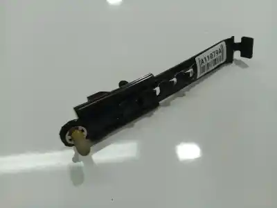 Pezzo di ricambio per auto di seconda mano gancio cintura anteriore sinistro per toyota avensis (_t25_) 2.0 d-4d (cdt250_) riferimenti oem iam 