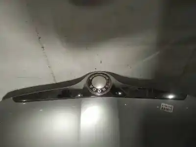 Second-hand car spare part front badge for skoda roomster (5j7) 1.4 tdi oem iam references 