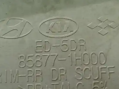 Pezzo di ricambio per auto di seconda mano plastica per kia cee'd fastback (ed) 1.6 crdi 90 riferimenti oem iam 858771h000  85877-1h000