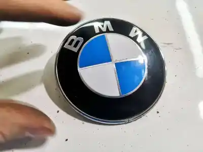 Pezzo di ricambio per auto di seconda mano EMBLEMA per BMW 3 (E90) 325 I Riferimenti OEM IAM 8132375  