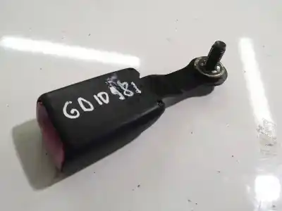 Peça sobressalente para automóvel em segunda mão CHICOTE / ENCAIXE CINTO SEGURANÇA TRASEIRO DIREITO por TOYOTA COROLLA VERSO (ZER_, ZZE12_, R1_) 2.0 D-4D (CUR10_) Referências OEM IAM   