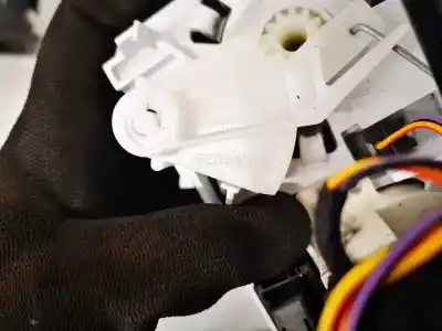 Peça sobressalente para automóvel em segunda mão comando de sofagem (chauffage / ar condicionado) por opel corsa e 1.3 16v cdti referências oem iam 5e0943200  