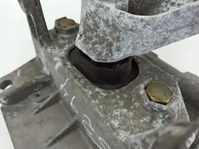 Second-hand car spare part left engine support for renault clio iii 1.5 dci diesel cat oem iam references 8200477152  