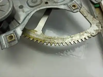 Second-hand car spare part passenger side right window regulator for toyota hilux vii pick-up (_n1_, _n2_, _n3_) 2.5 d-4d 4wd (kun25) oem iam references 857100k180  