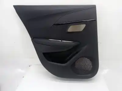 Автозапчастина б/у обкітка задніх лівіх дверей для peugeot 208 ii (ub_, up_, uw_, uj_) 1.5 bluehdi 100 посилання на oem iam 98301568qu