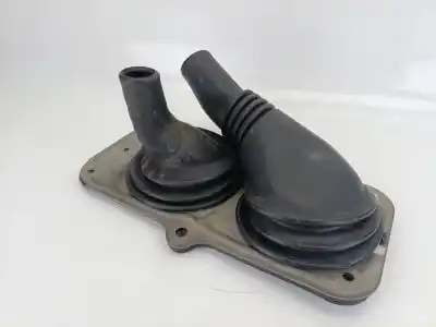 Second-hand car spare part gear lever trim for toyota hilux vii pick-up (_n1_, _n2_, _n3_) 2.5 d-4d 4wd (kun25) oem iam references 582880k110  