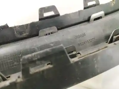 Автозапчастина б/у центральна решіта бампера для citroen c4 cactus 1.2 puretech 130 посилання на oem iam 9824153277  