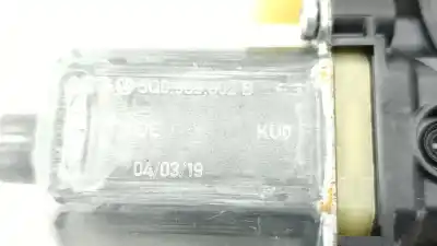 Автозапчасти б/у мотор стекла переднего правого за seat leon (5f1) 1.5 tgi ссылки oem iam 0130822716  