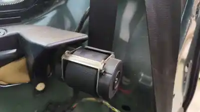 Автозапчасти б/у задний правый ремень безопасности за land rover discovery iv (l319) 3.0 td 4x4 ссылки oem iam lr016455  