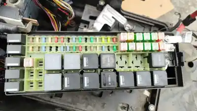 Автозапчасти б/у блок реле/предохранителей за land rover discovery iv (l319) 3.0 td 4x4 ссылки oem iam ah2214290  