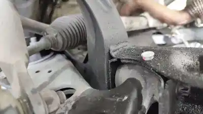 Автозапчасти б/у передний правый нижний рычаг подвески за jeep compass (mp, m6, mv, m7) 1.6 crd ссылки oem iam 68318010ag  