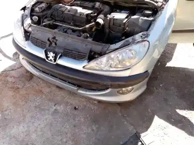 Recambio de automóvil de segunda mano de PARAGOLPES DELANTERO para PEUGEOT 206  referencias OEM IAM   