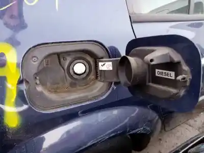 Recambio de automóvil de segunda mano de tapa exterior combustible para renault megane ii berlina 5p 1.5 dci diesel cat referencias oem iam   