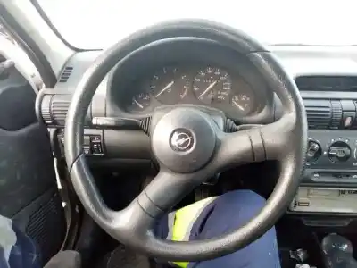Peça sobressalente para automóvel em segunda mão volante por opel corsa b 1.0 12v cat (x 10 xe / lw3) referências oem iam   