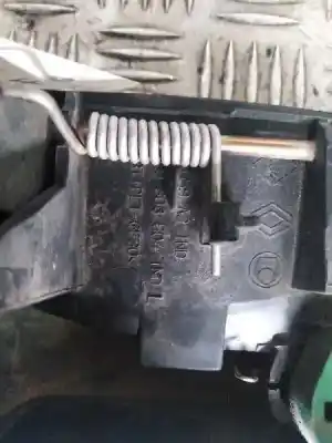 Pezzo di ricambio per auto di seconda mano Maniglia Esterna Lato Destro per RENAULT KANGOO (F/KC0) 1.9 Diesel 54 CV / 40 KW Riferimenti OEM IAM   00303504 IND