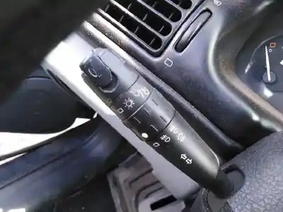 Pièce détachée automobile d'occasion Commutateur D'éclairage pour PEUGEOT 406 BERLINA (S1/S2) 1.8 CAT Références OEM IAM 96251931ZL  