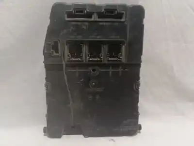 Recambio de automóvil de segunda mano de Caja Reles / Fusibles para RENAULT SCENIC II 1.9 dCi Diesel referencias OEM IAM 8200389698  
