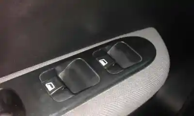 Tweedehands auto-onderdeel schakelaar rechts voor ruit voor peugeot 307 (s1) 1.6 16v cat oem iam-referenties 